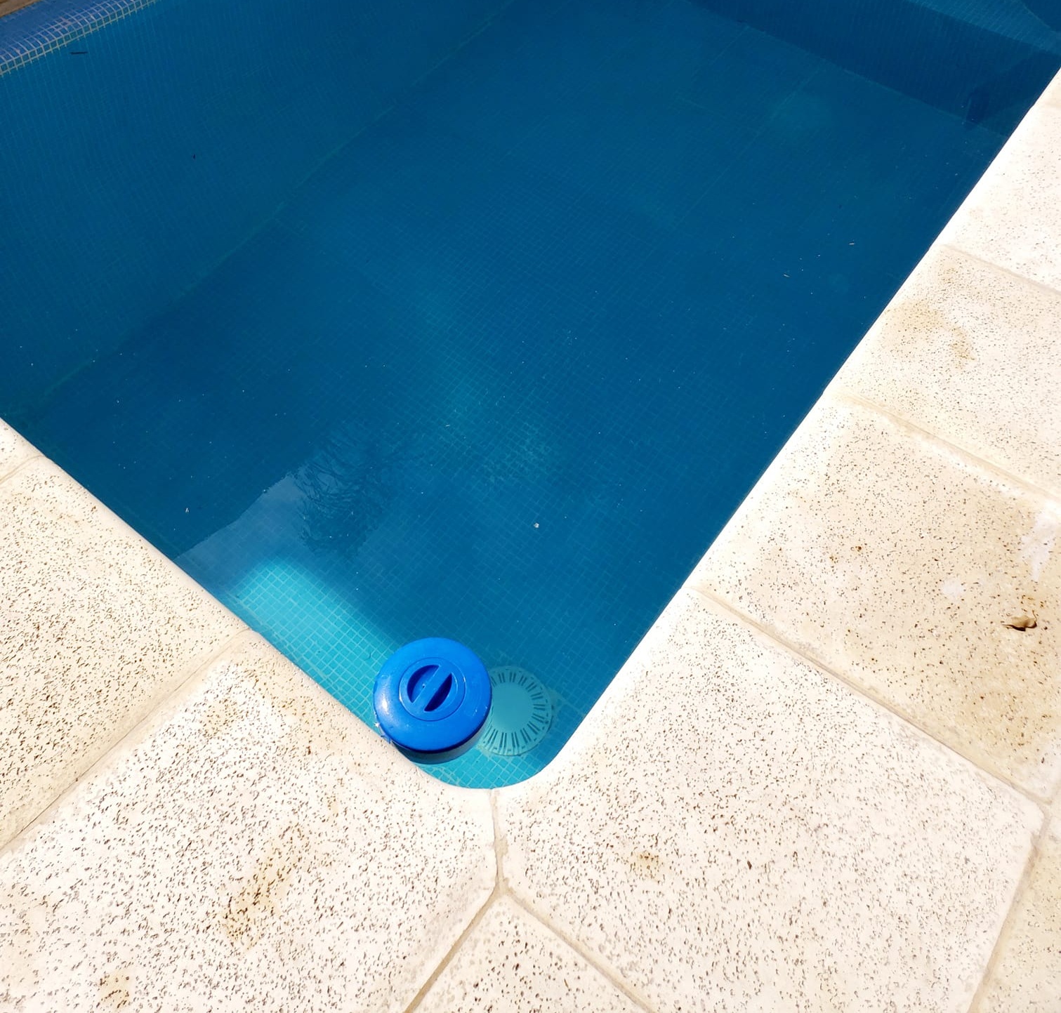 AT-4 Esquinero Curvo R18