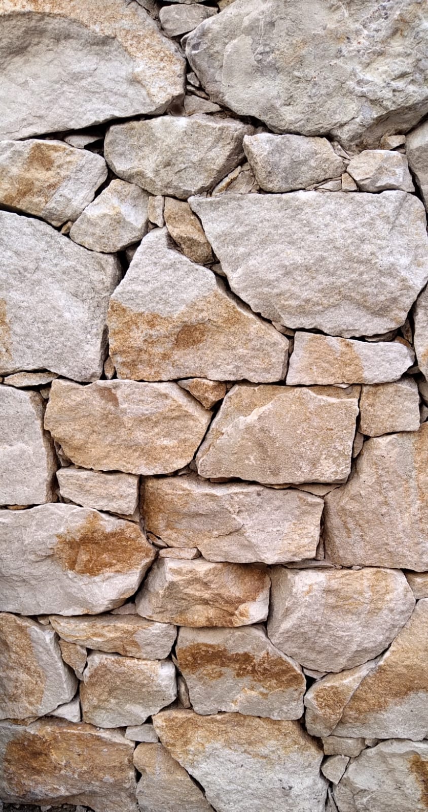 PIEDRA VOLADURA MAR DEL PLATA AMARILLA