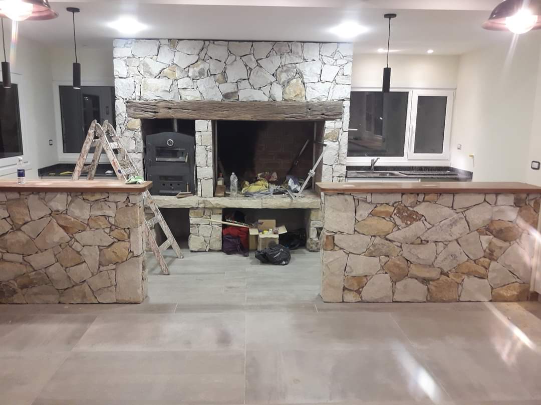 PIEDRA VOLADURA MAR DEL PLATA AMARILLA