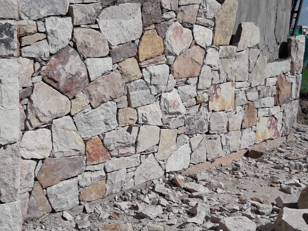 PIEDRA VOLADURA MAR DEL PLATA AMARILLA