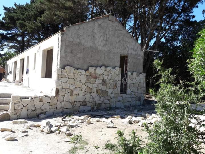 PIEDRA VOLADURA MAR DEL PLATA AMARILLA