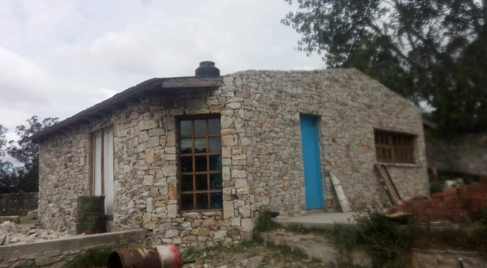 PIEDRA VOLADURA MAR DEL PLATA AMARILLA