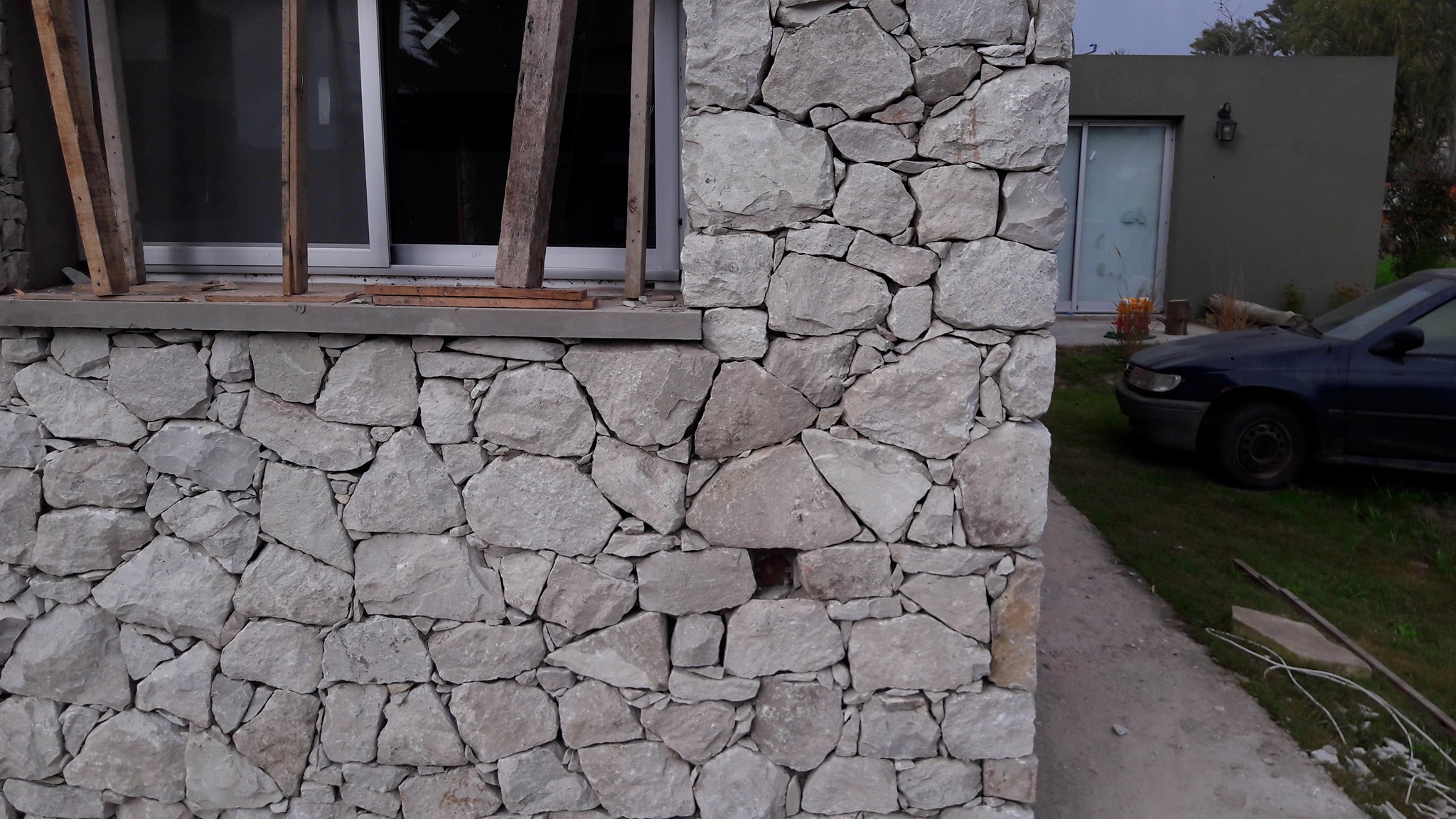 PIEDRA VOLADURA MAR DEL PLATA BLANCA