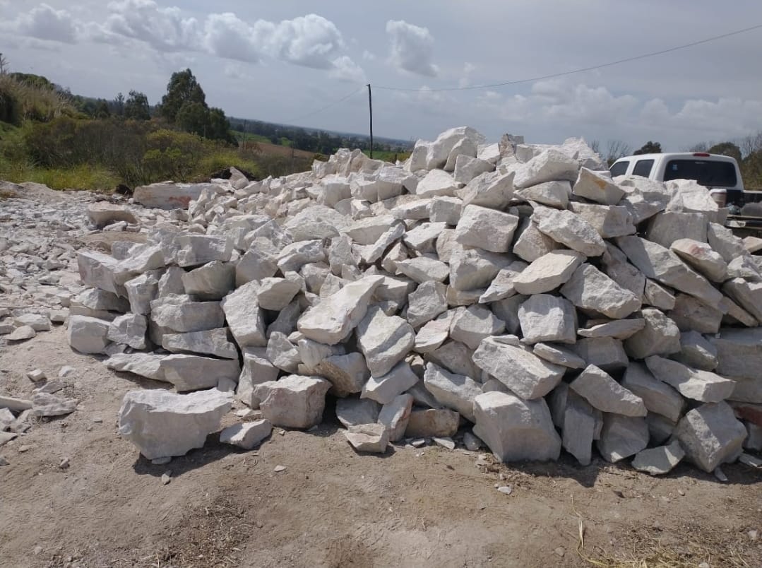 PIEDRA VOLADURA MAR DEL PLATA BLANCA