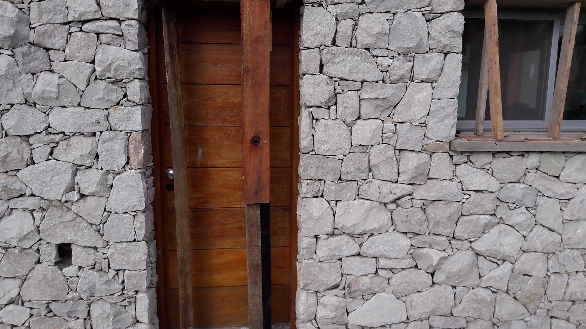 PIEDRA VOLADURA MAR DEL PLATA BLANCA