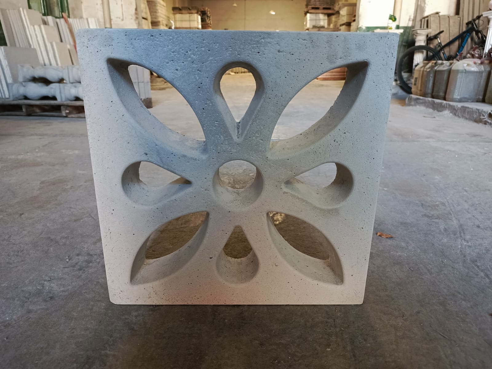 LADRILLO DECORATIVO FLOR 40X40X605