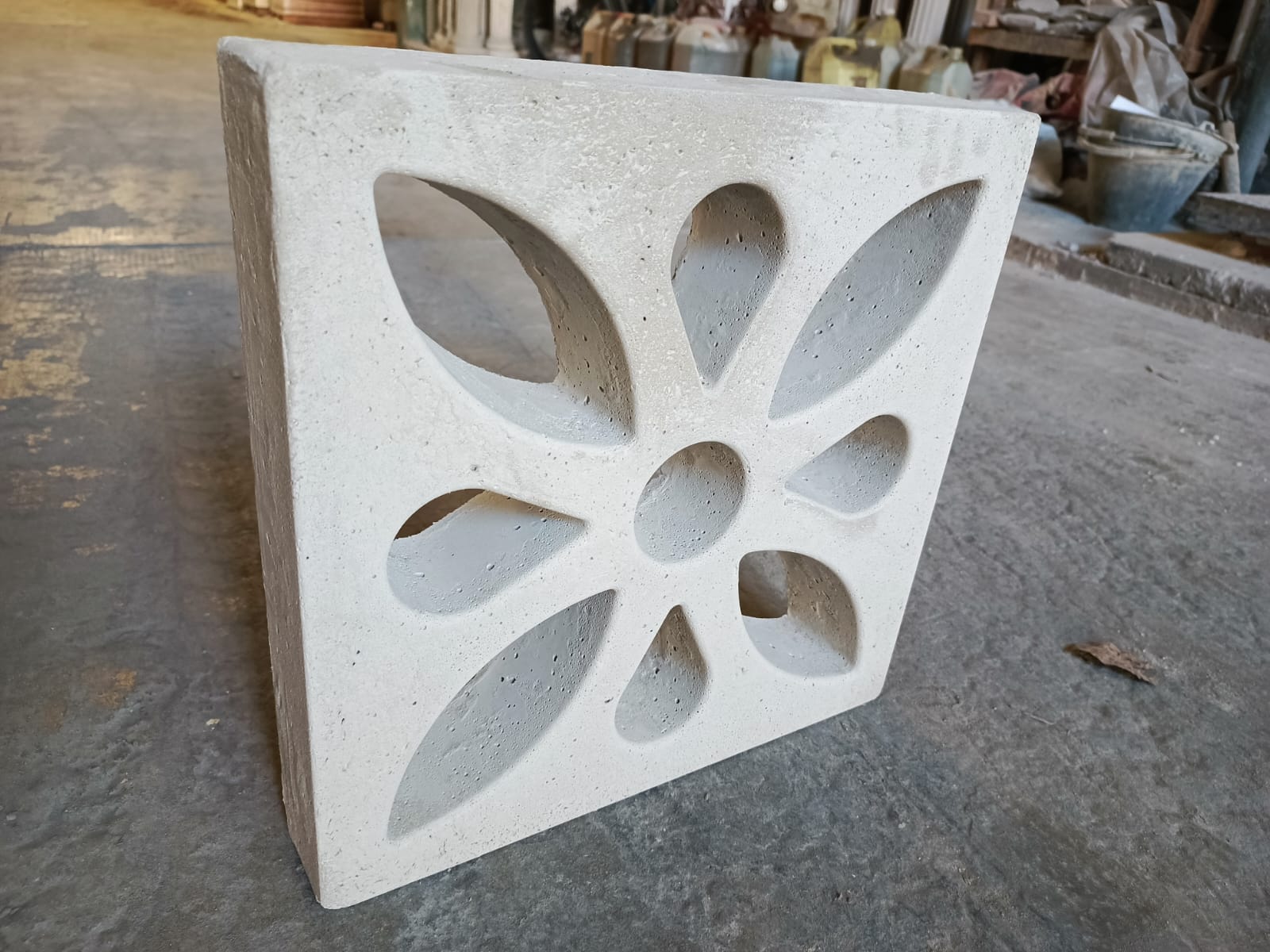 LADRILLO DECORATIVO FLOR 40X40X605