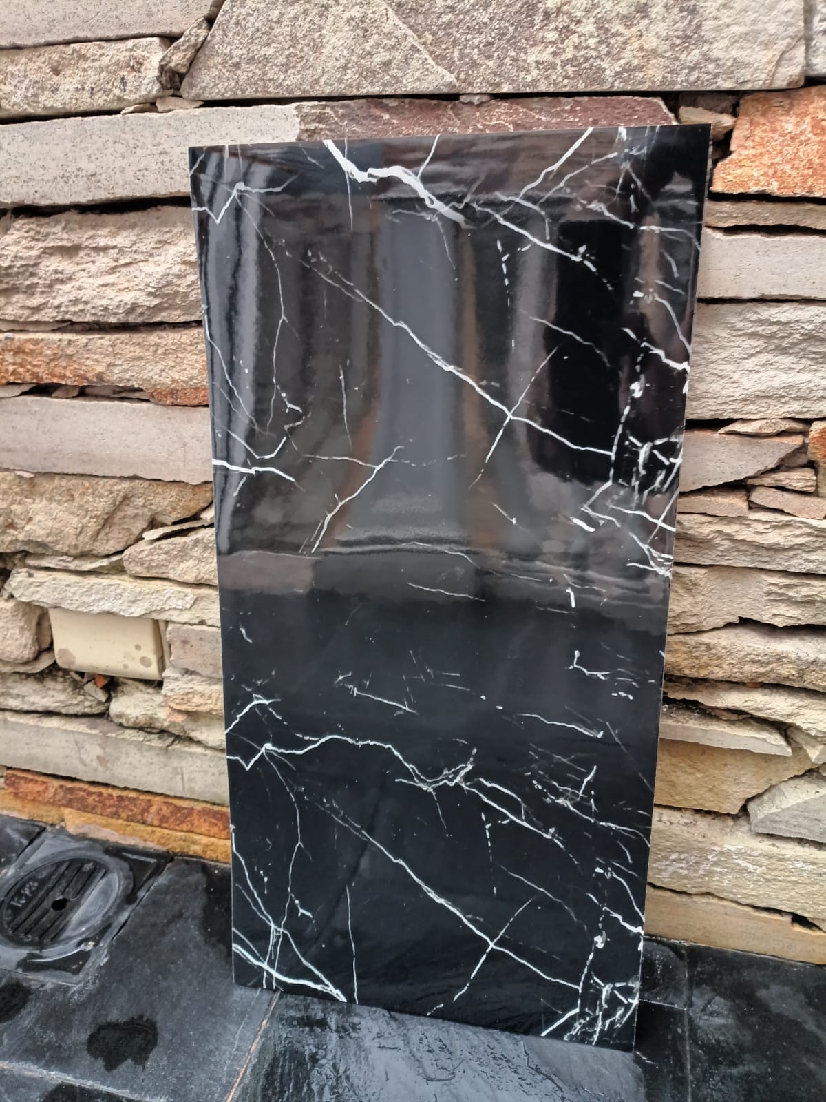 PLACA AUTOADHESIVAS SIMIL MARMOL NEGRA 60X30